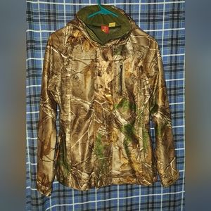 Lightweight waterproof camo jacket size XS. Realtree She brand